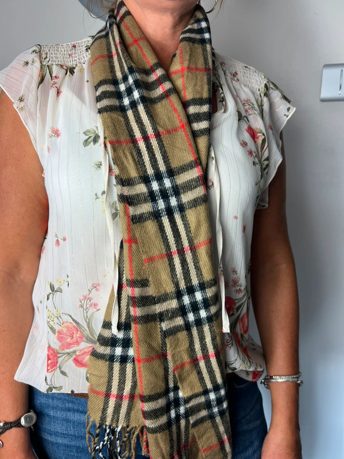 Burberry Classic Chequered Biege Scarf 99/2000 Era