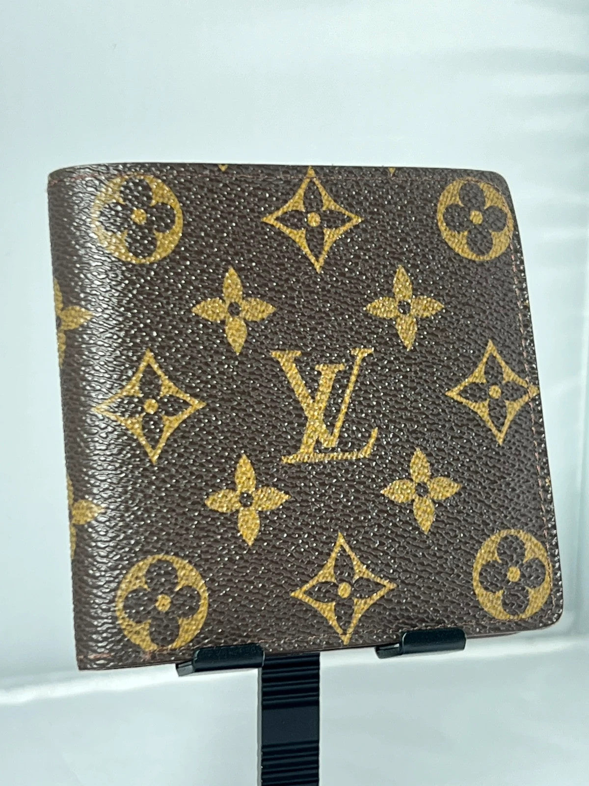 Louis Vuitton Men’s Bifold Classic Monogram Wallet