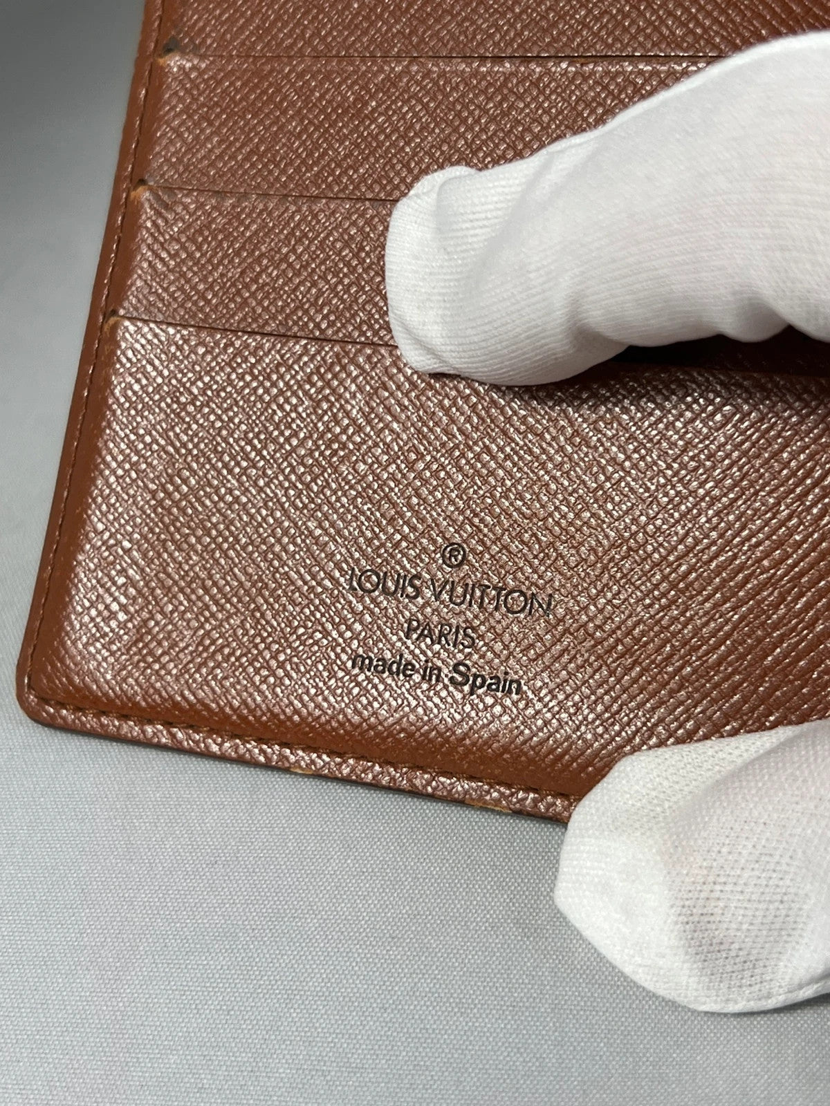 Louis Vuitton Men’s Bifold Classic Monogram Wallet