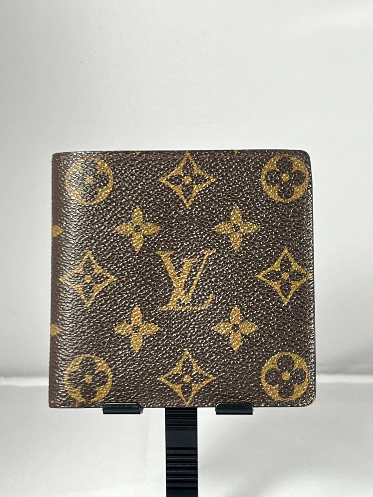Louis Vuitton Men’s Bifold Classic Monogram Wallet