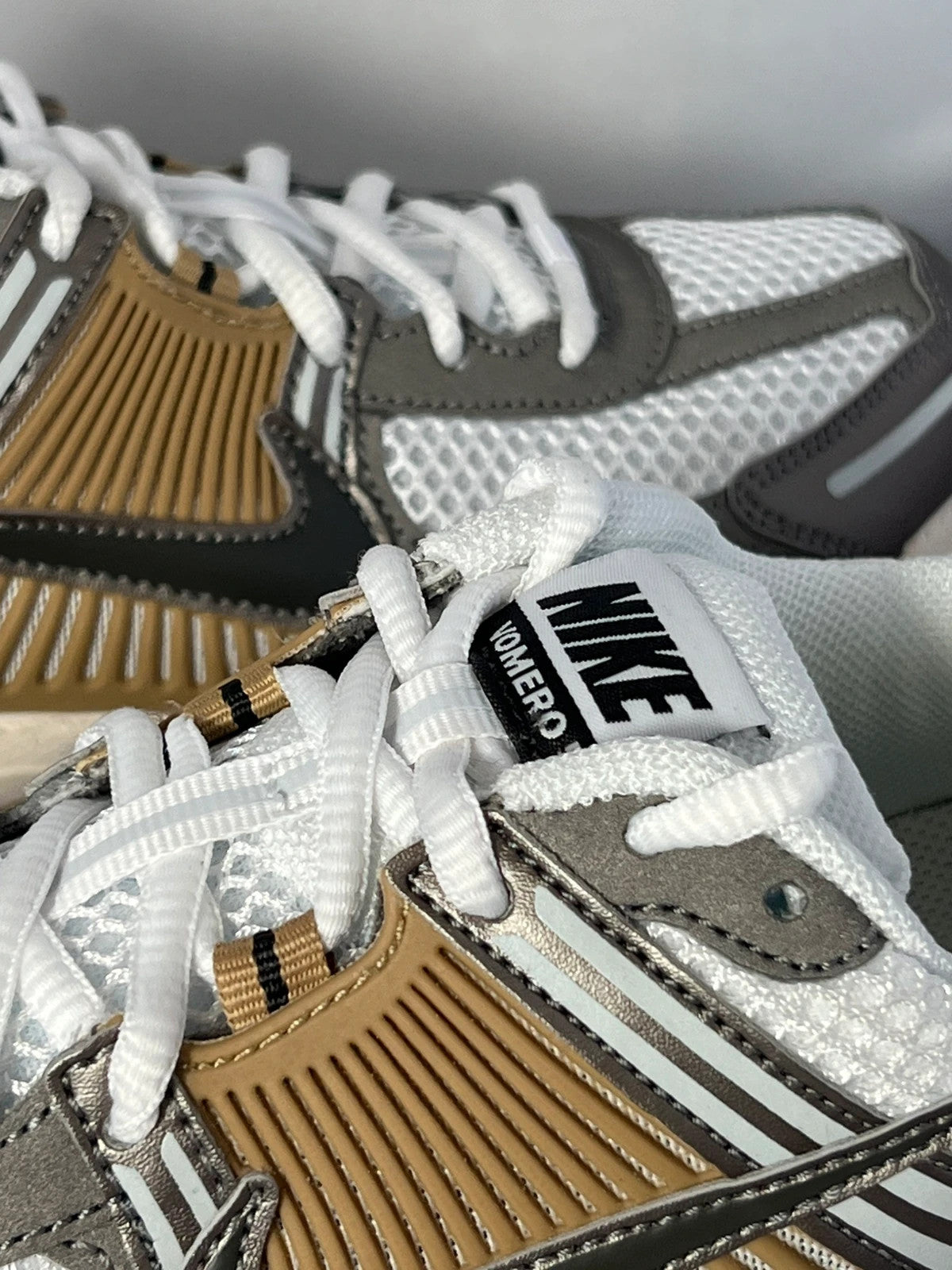 Nike Vomero 5 Beige / White / Grey UK5