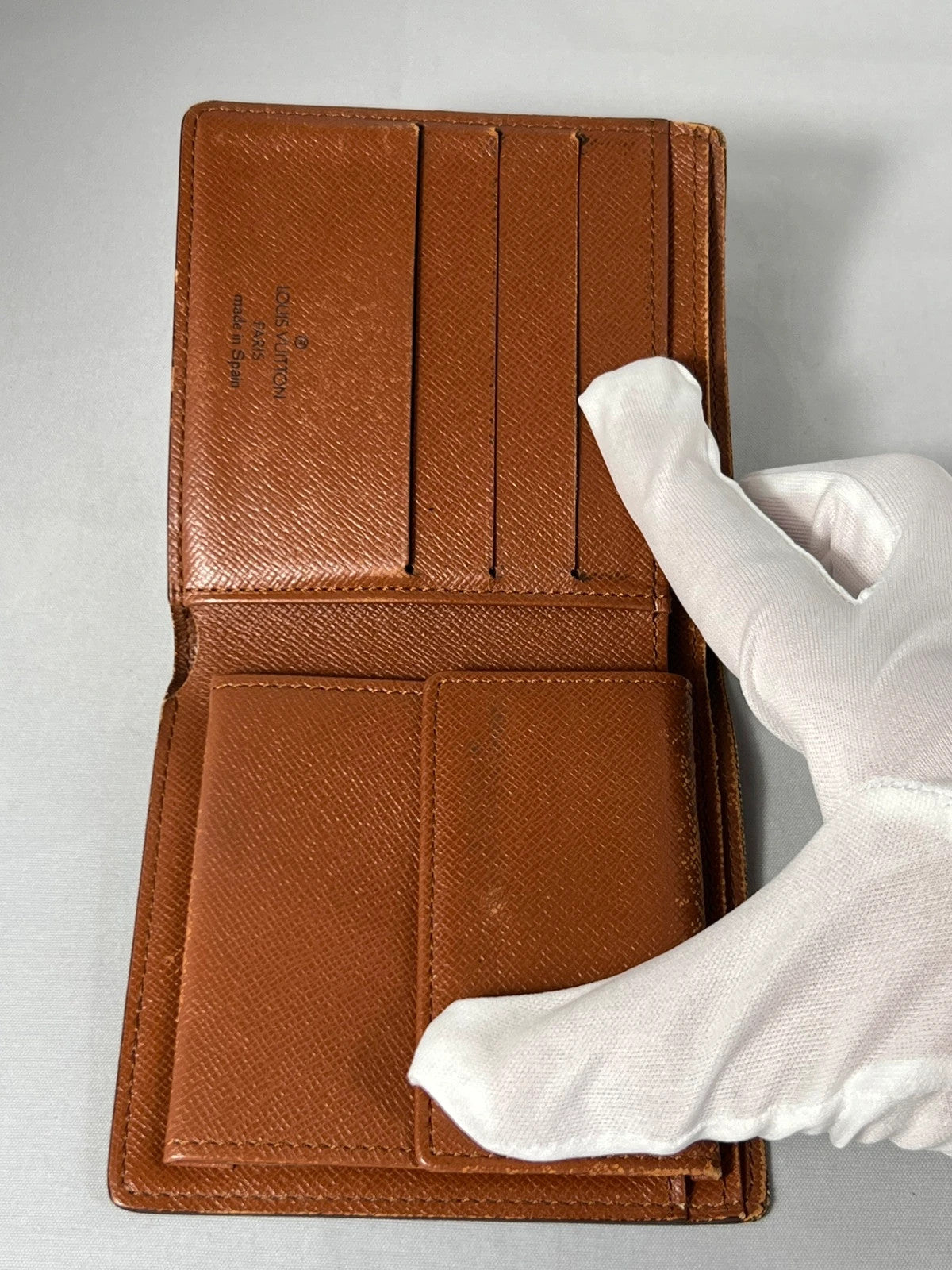 Louis Vuitton Men’s Bifold Classic Monogram Wallet