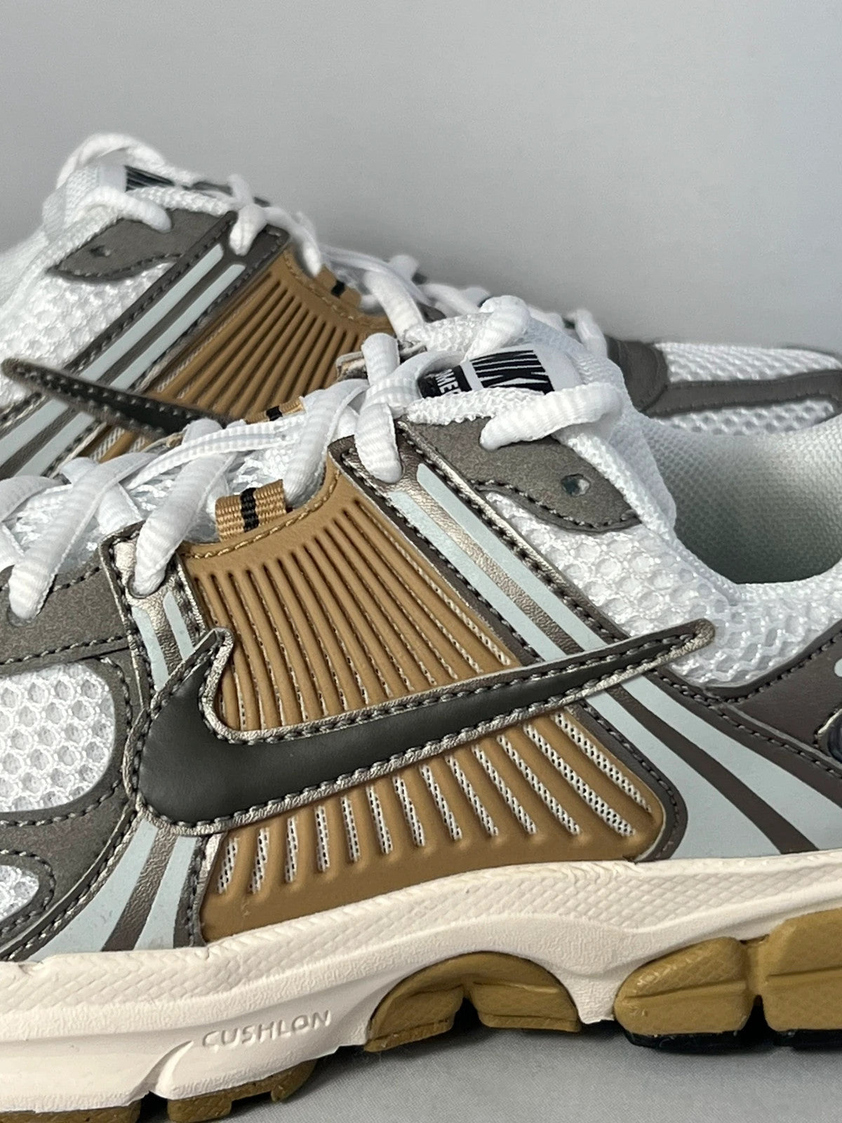 Nike Vomero 5 Beige / White / Grey UK5