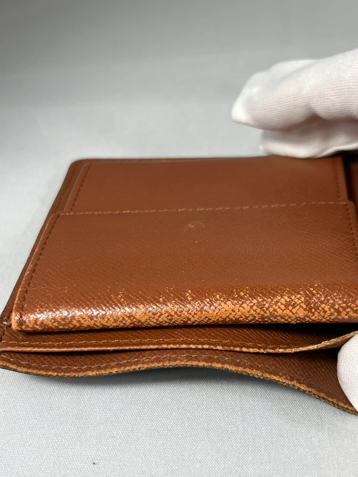 Louis Vuitton Men’s Bifold Classic Monogram Wallet