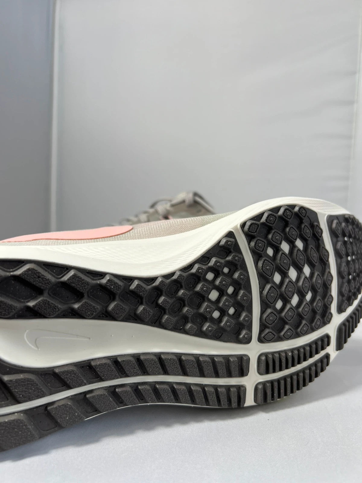 Nike Women’s Air Zoom Pegasus 39 - Light Iron Ore/Atmosphere White