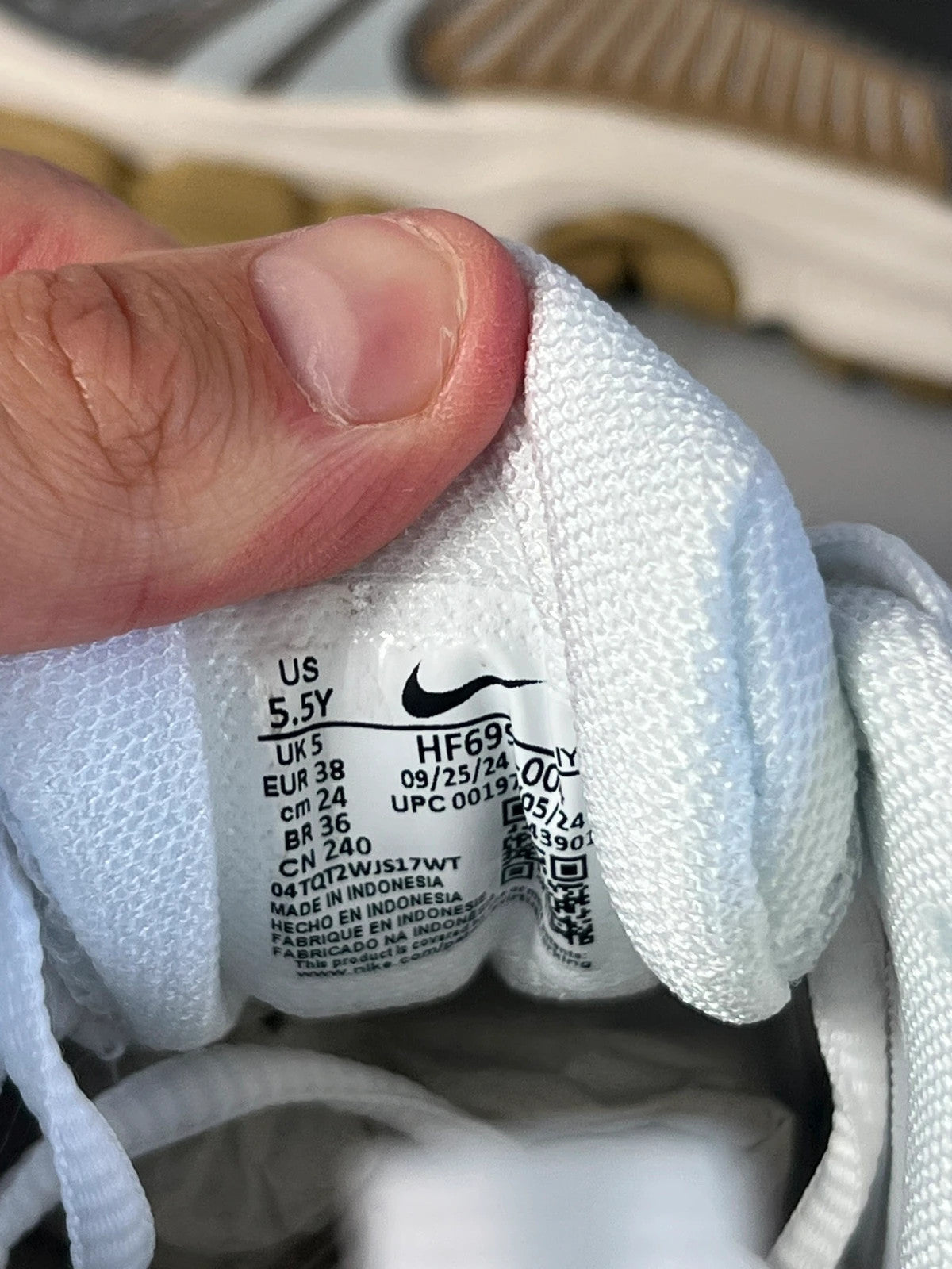 Nike Vomero 5 Beige / White / Grey UK5