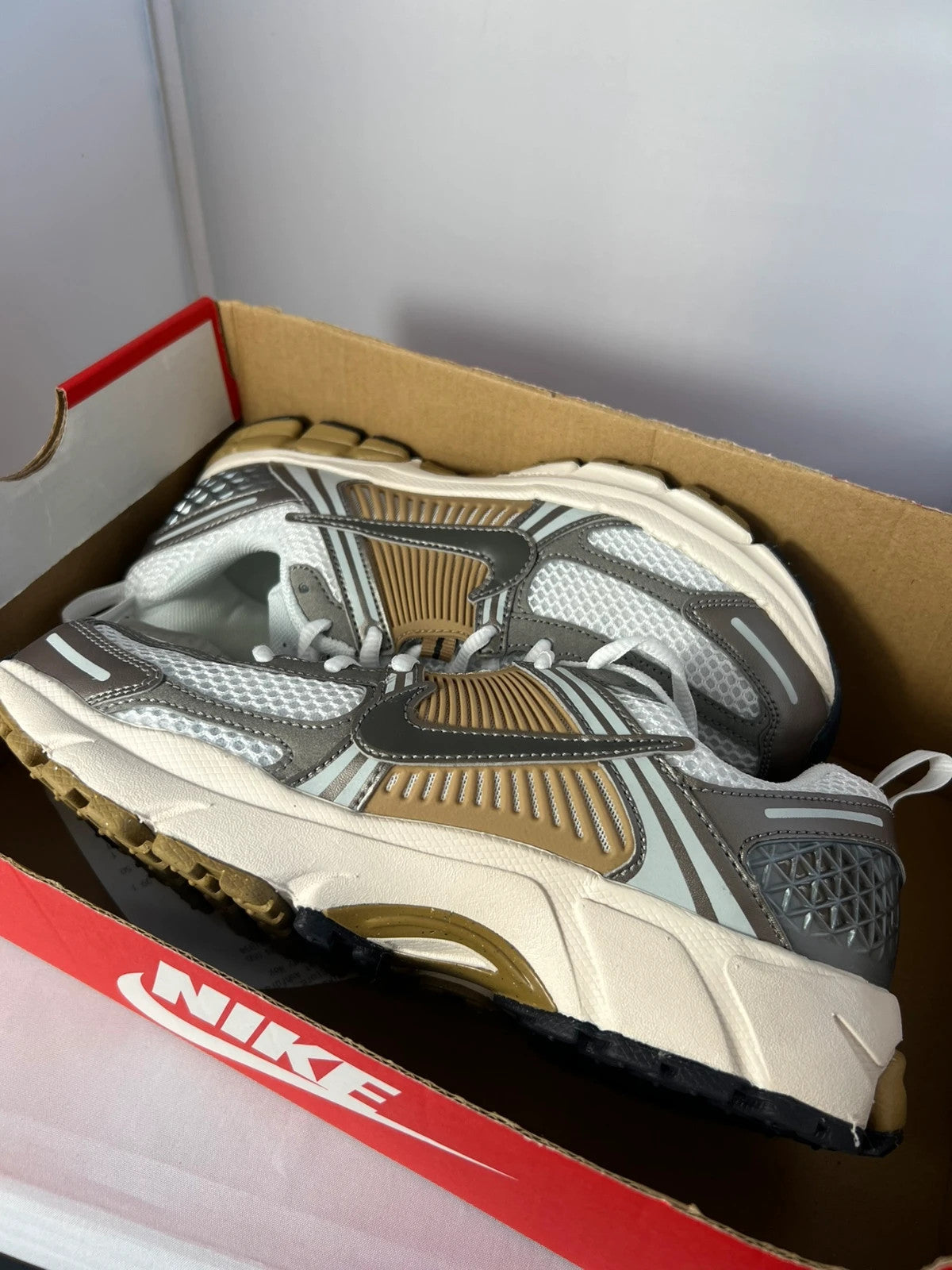 Nike Vomero 5 Beige / White / Grey UK5