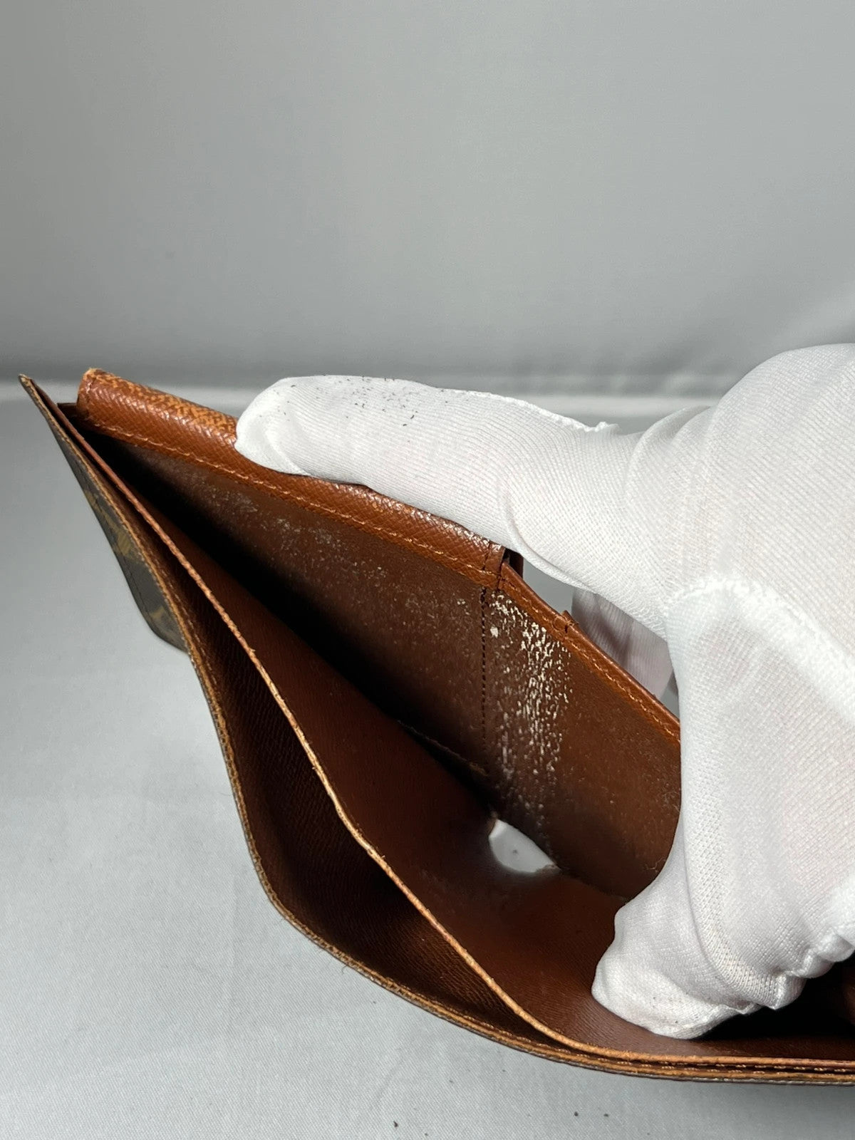 Louis Vuitton Men’s Bifold Classic Monogram Wallet